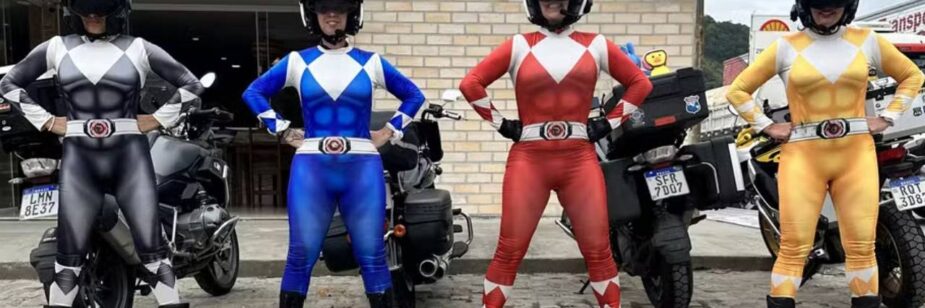 Amigas viajam de moto pelo Brasil vestidas de Power Rangers