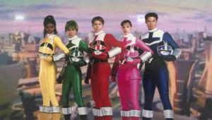 Fãs descobrem palavrões escondidos em Power Rangers Força do Tempo