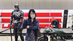 Ayumi Taguchi, atriz da Satie, vê a pré-estreia de Kamen Rider Black Sun