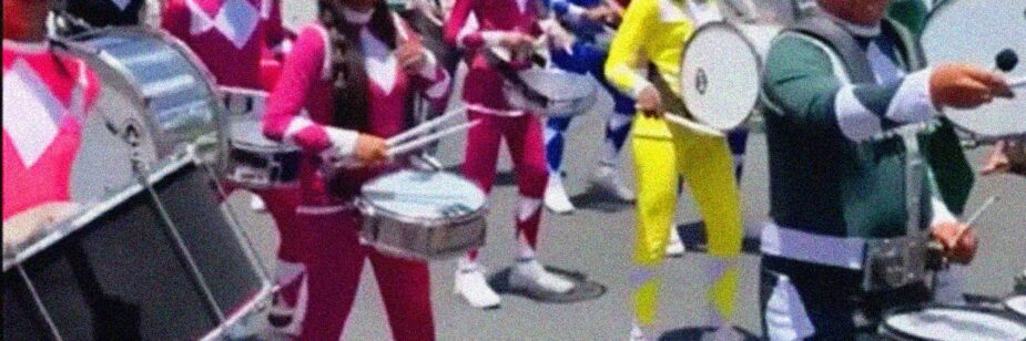 Banda de Power Rangers participa do Dia de Independência