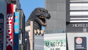 Godzilla marca presença no aniversário de 10 anos de hotel em Tóquio