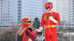 Lendários vermelhos de Super Sentai surgem em Gozyuger