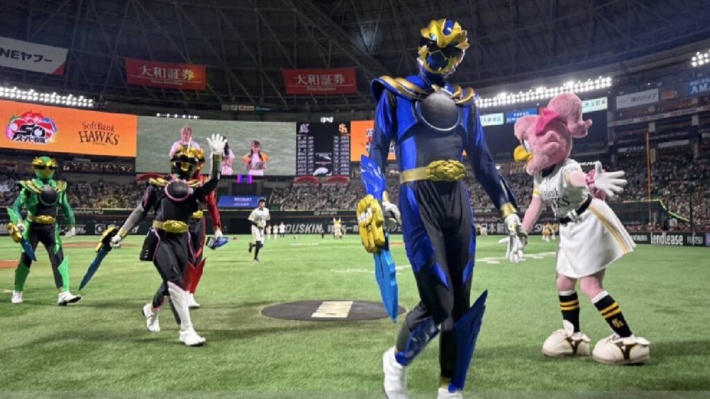 Kirenger e Gozyuger invadem estádio e animam jogo de beisebol
