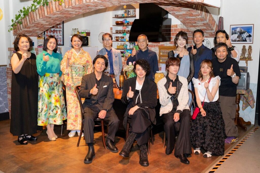 Elenco original de Kamen Rider Kuuga se reencontra após 25 anos