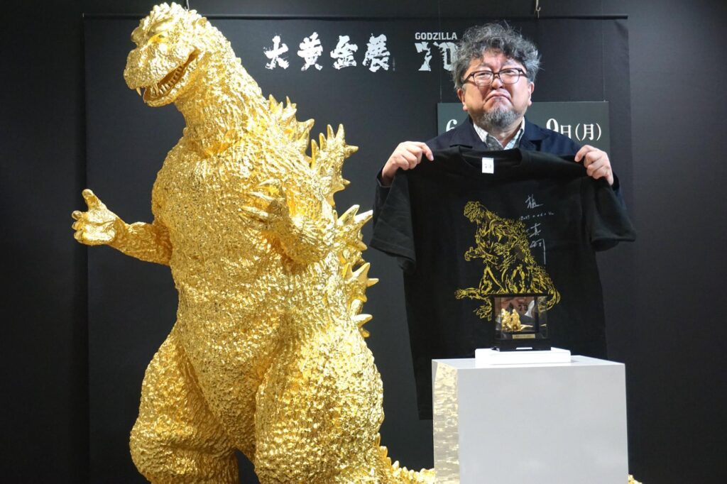 Godzilla de ouro puro estreia no Japão e rouba a cena em evento exclusivo