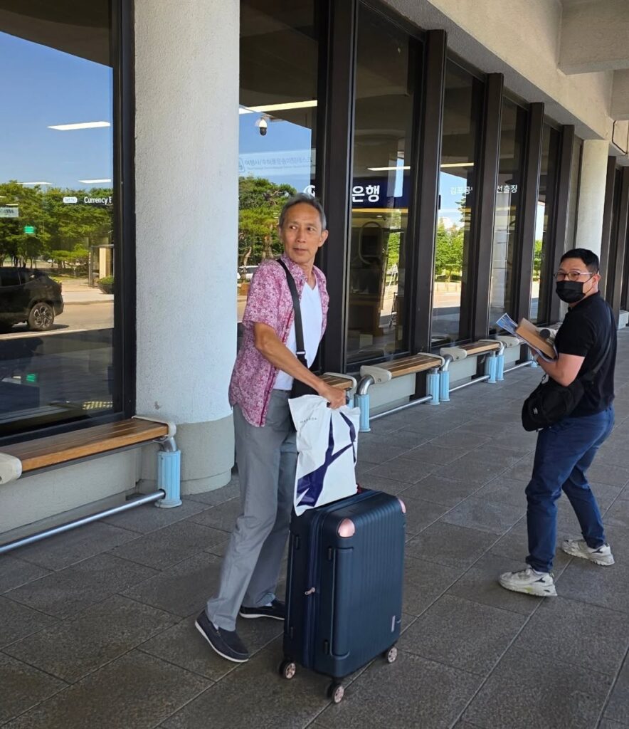 Os cinco atores de Flashman são recebidos na Coreia do Sul