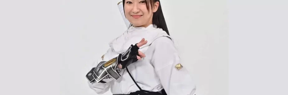 Atriz da Ninja White é internada com urgência e pausa compromissos