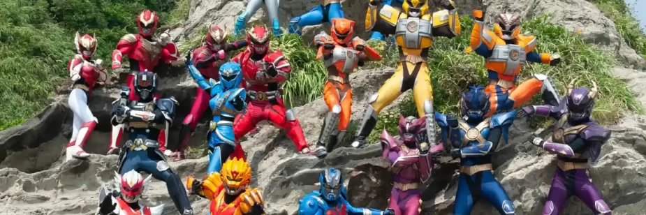 Gransazer, Justiriser e Sazer-X celebram 20 anos com elenco e equipe