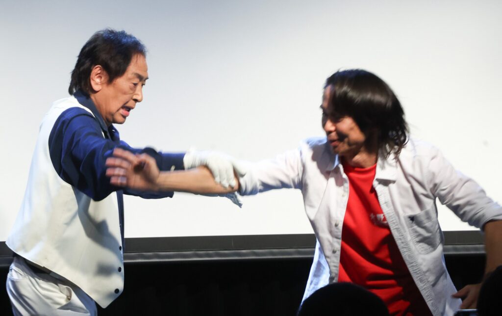 Hiroshi Miyauchi e Hizuru Ono revelam bastidores de Kamen Rider V3