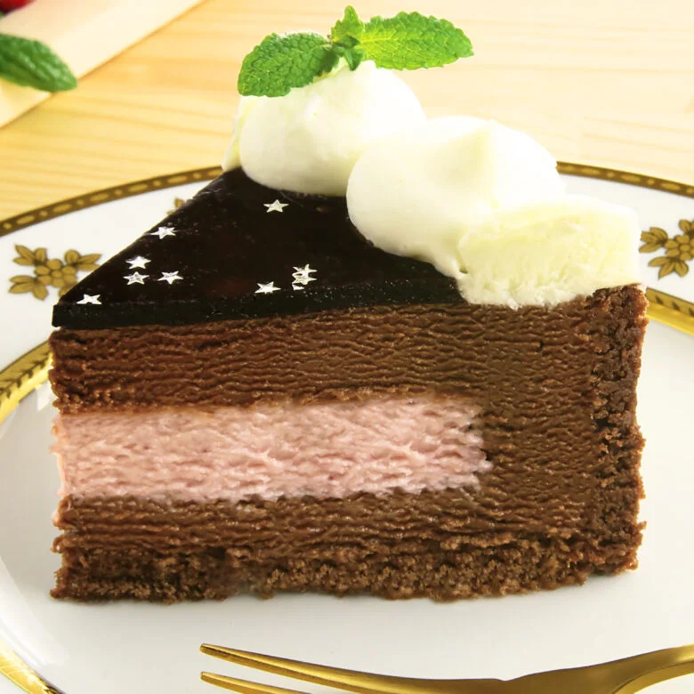 Confeitaria japonesa lança bolos de Natal baseados em Ultraman Omega