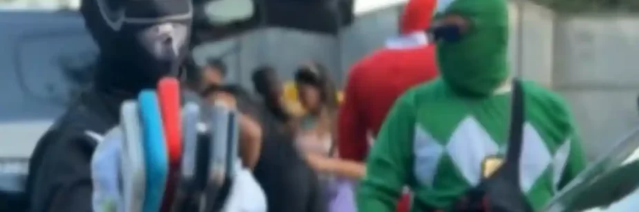 Policiais fantasiados de Power Rangers prendem quadrilha em pré-Carnaval