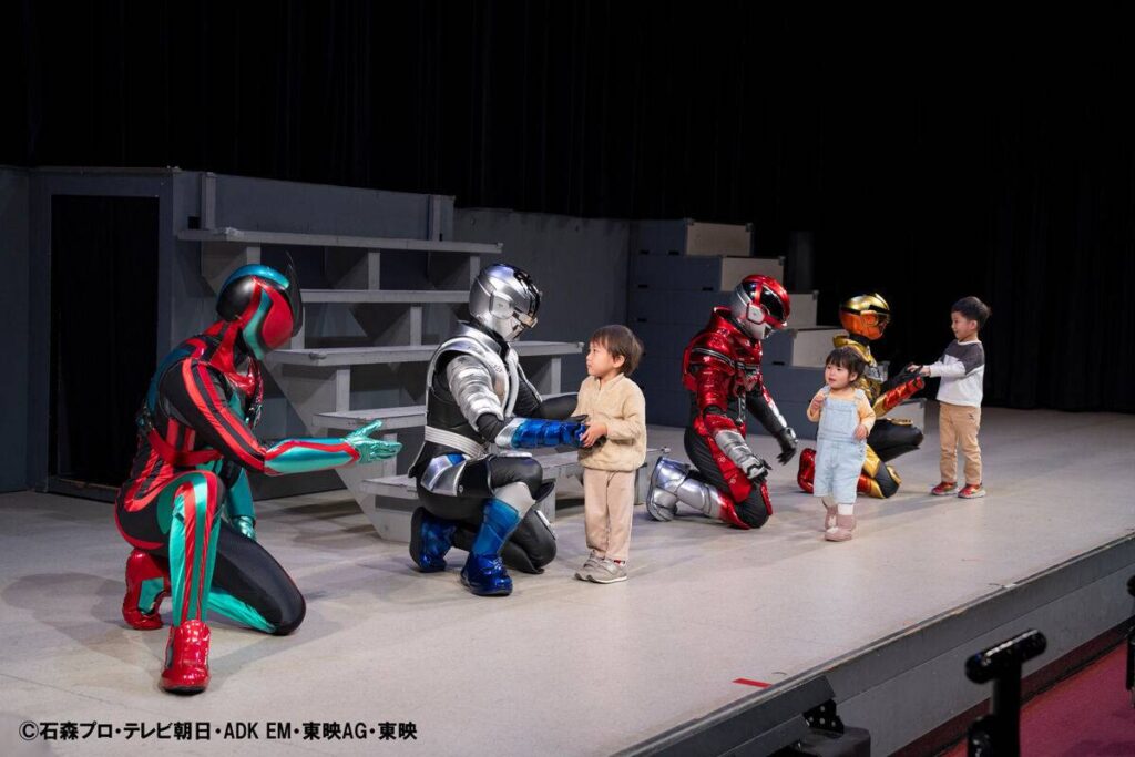 Gavan Infinity e Kamen Rider Zeztz se encontram em show