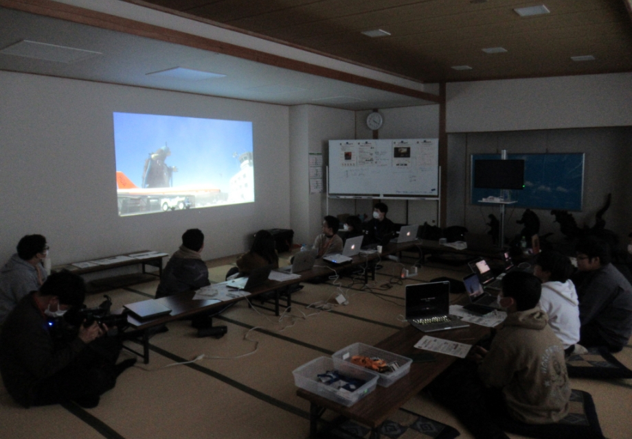 Oficina de tokusatsu ensina jovens a produzir curta de efeitos especiais