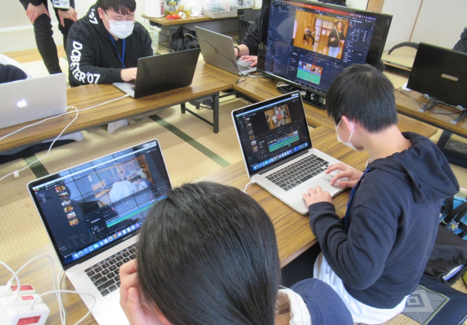 Oficina de tokusatsu ensina jovens a produzir curta de efeitos especiais