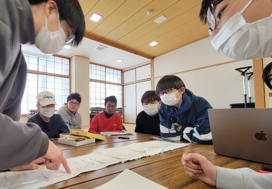 Oficina de tokusatsu ensina jovens a produzir curta de efeitos especiais