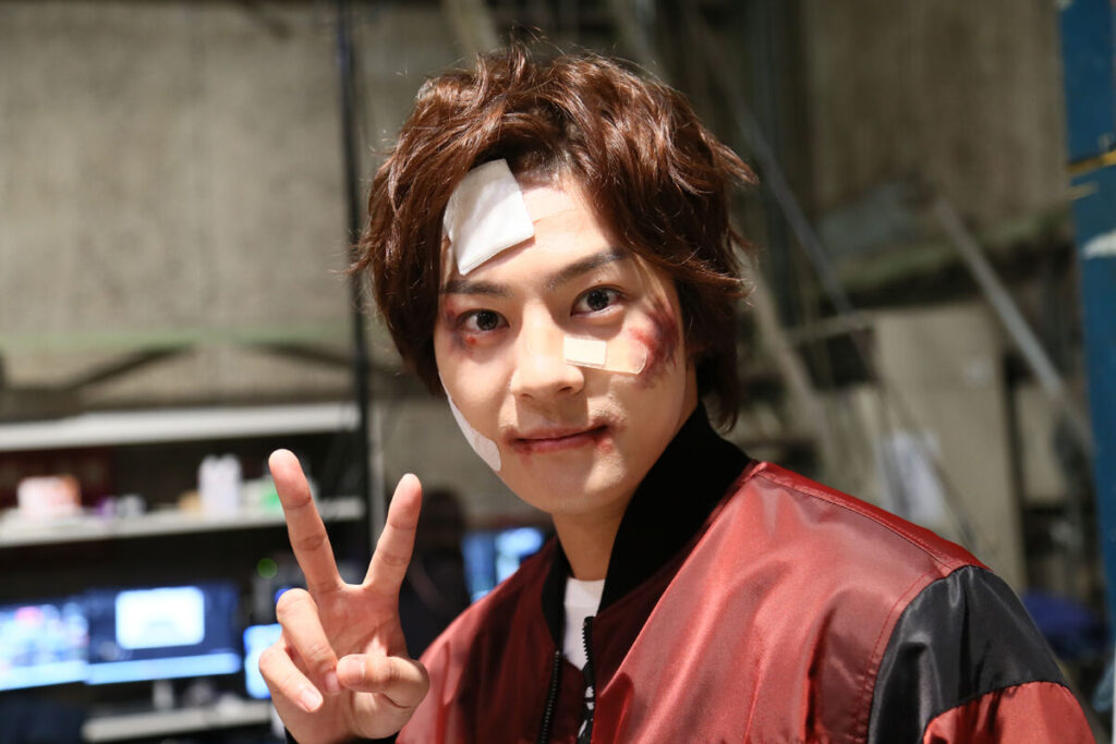 Bastidores de Gavan Infinity e Kamen Rider Zeztz revelam outro lado dos filmes