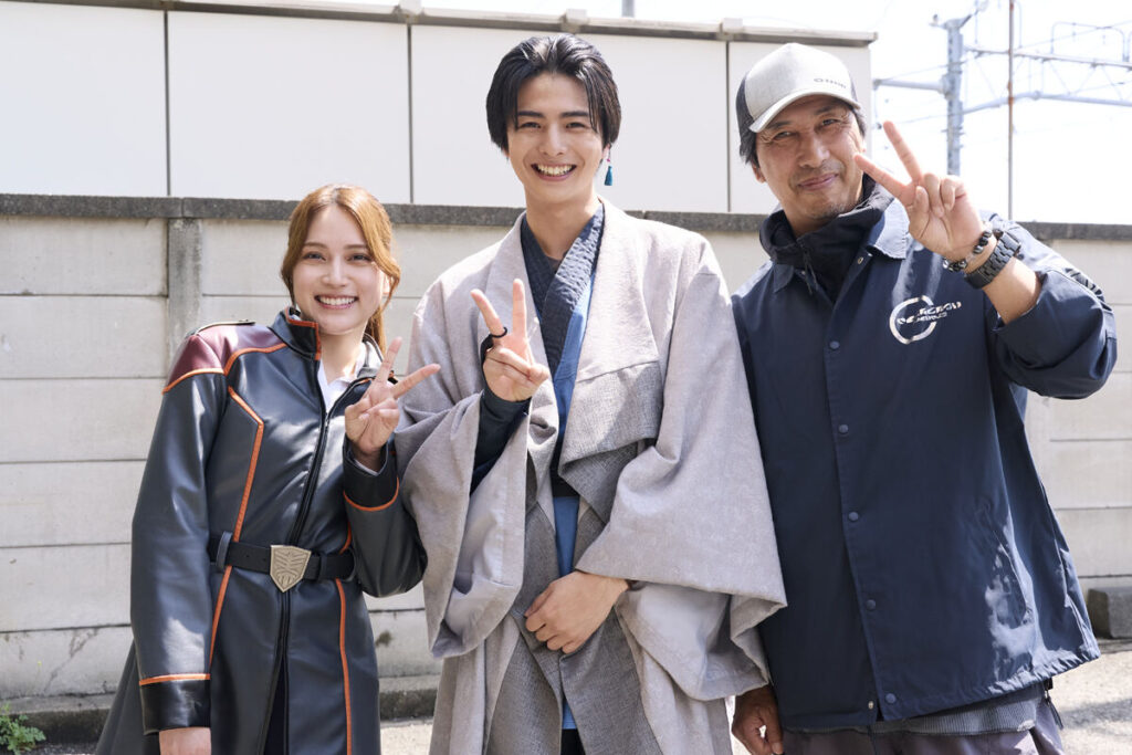 Bastidores de Gavan Infinity e Kamen Rider Zeztz revelam outro lado dos filmes