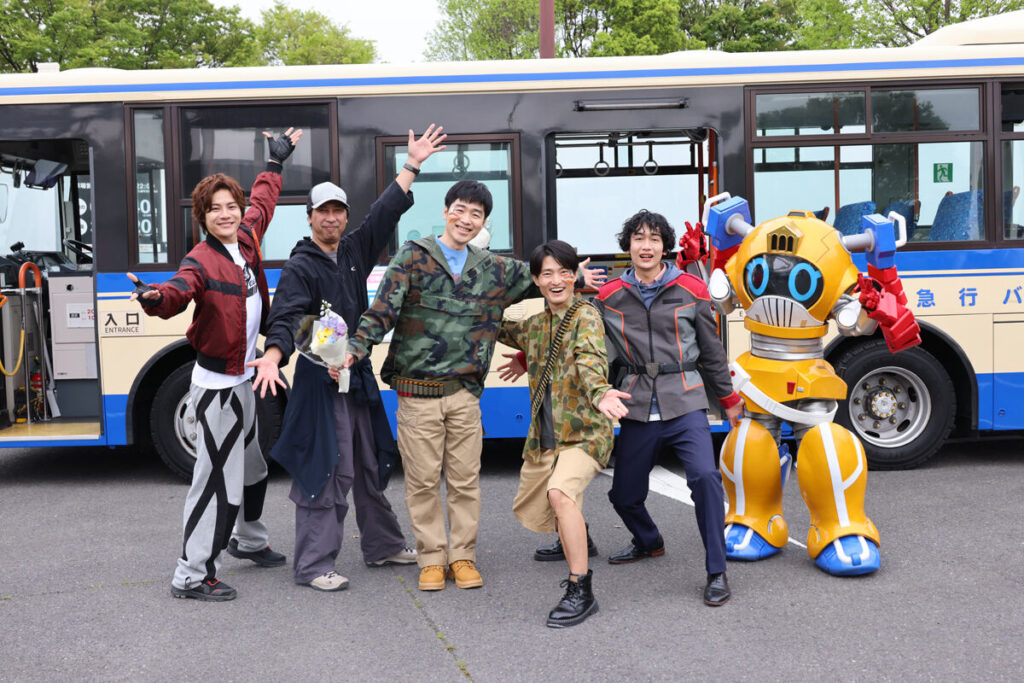 Bastidores de Gavan Infinity e Kamen Rider Zeztz revelam outro lado dos filmes