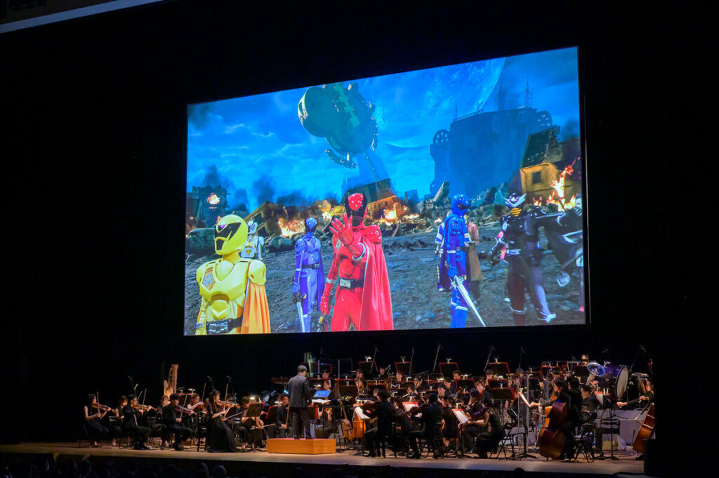 King-Ohger transforma concerto sinfônico em experiência para cinemas japoneses