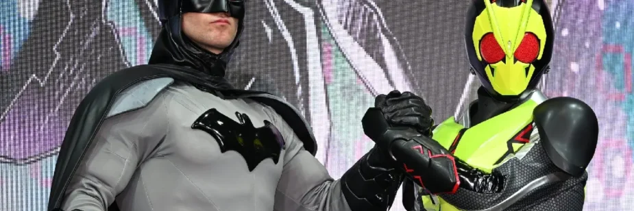 Batman × Kamen Rider Zero-One revela roteirista do crossover