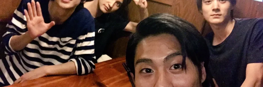 Elenco de Kamen Rider Ex-Aid se reúne em foto dez anos depois