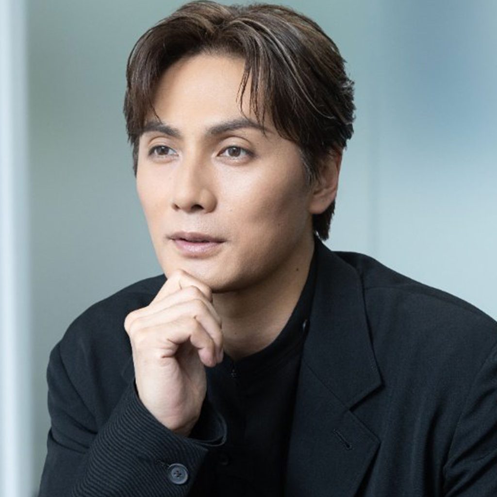 Ator de Kamen Rider Drake fala sobre retorno em Kabuto após 20 anos