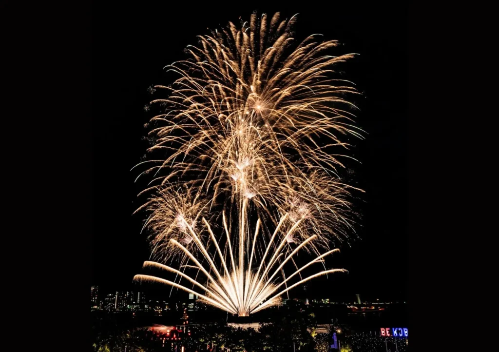 Exposição de Kamen Rider mistura heróis, ciência e fogos de artifício em Kobe