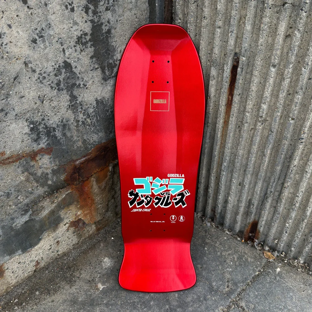 Godzilla ganha quatro shapes de skate com estampas metálicas