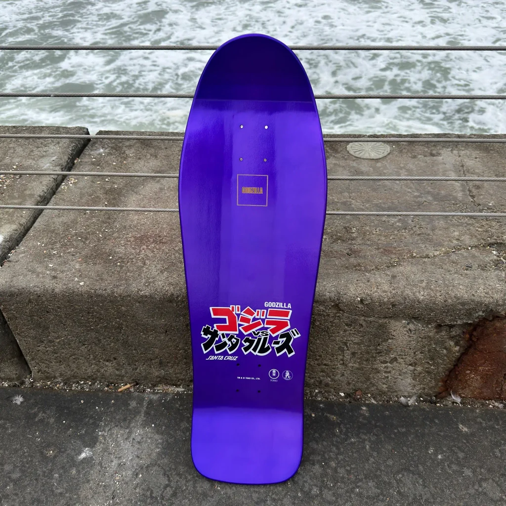 Godzilla ganha quatro shapes de skate com estampas metálicas
