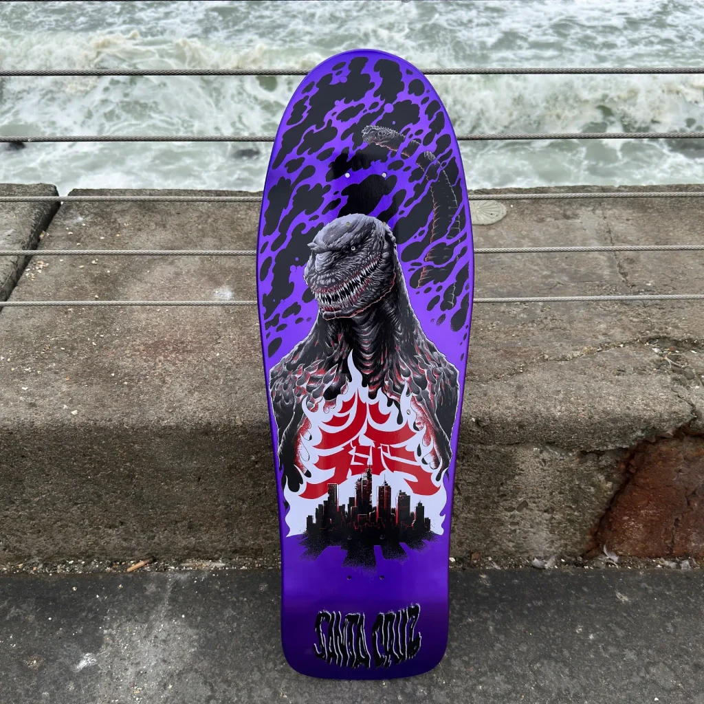 Godzilla ganha quatro shapes de skate com estampas metálicas
