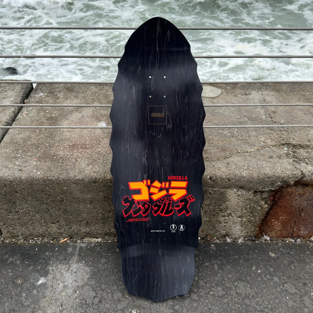 Godzilla ganha quatro shapes de skate com estampas metálicas